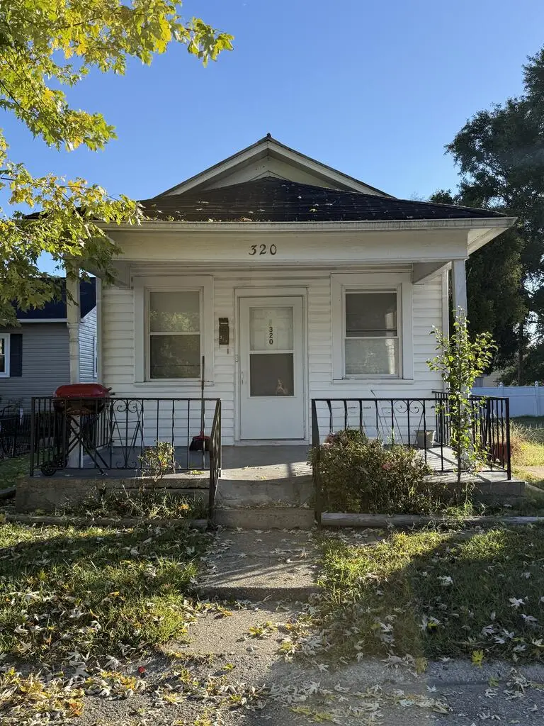 320 S Jefferson St, Louisa, KY 41230 - #1