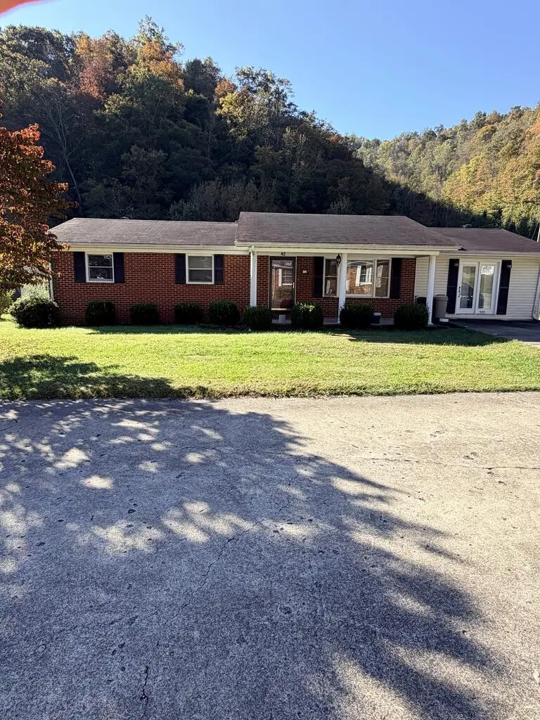 42 Wallen Dr, Prestonsburg, KY 41653 - #1