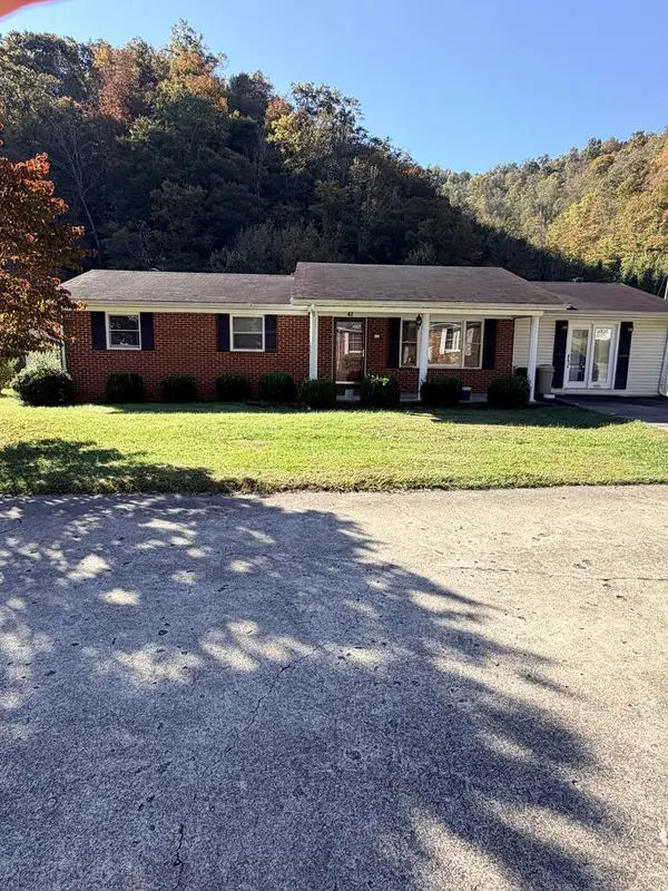 42 Wallen Dr, Prestonsburg, KY 41653
