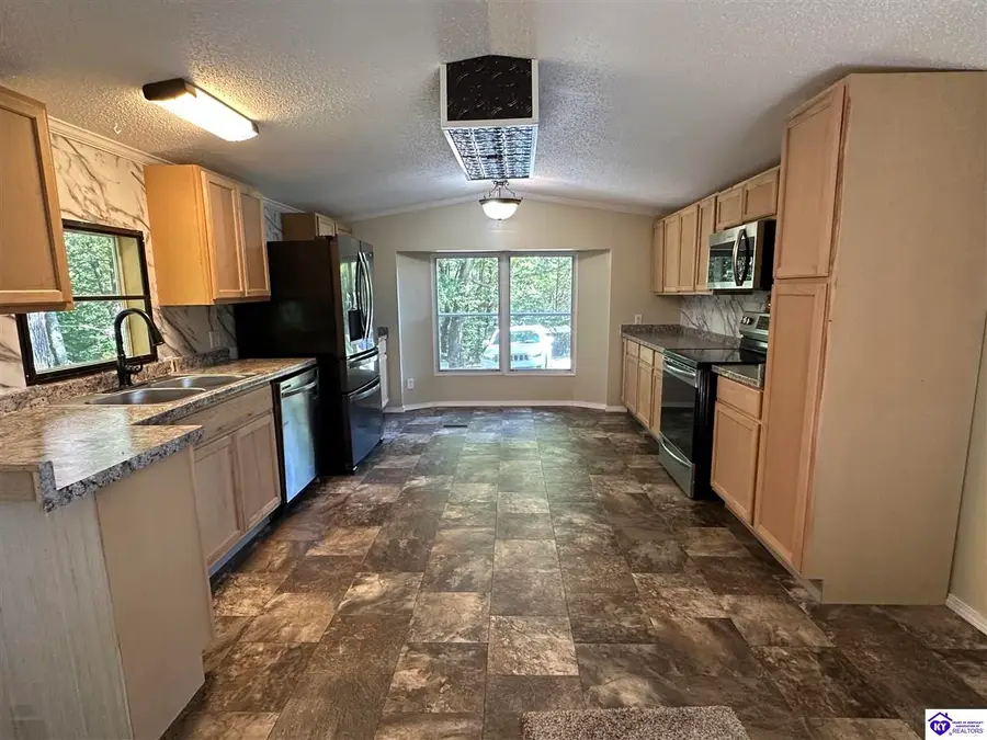 84 Lakeview Drive, Columbia, KY 42728 - #3