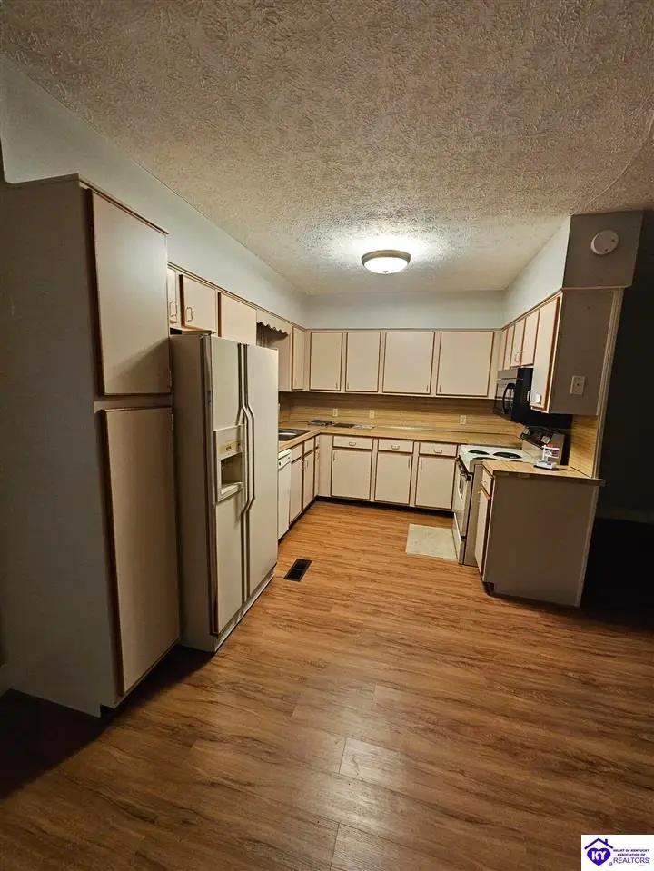 102 Regency Court, Campbellsville, KY 42718 - #3