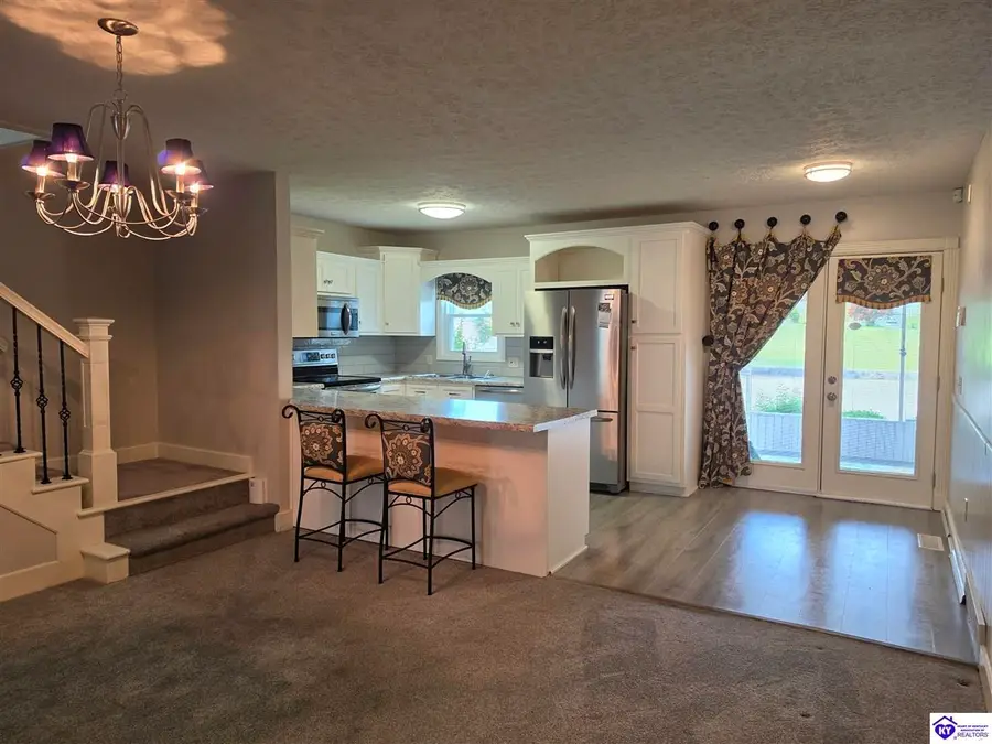 102 Regency Court, Campbellsville, KY 42718 - #2