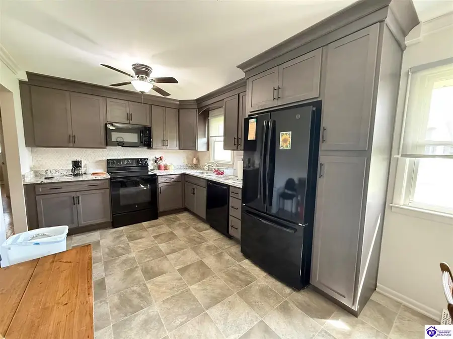 502 Shawnee Drive, Campbellsville, KY 42718 - #2
