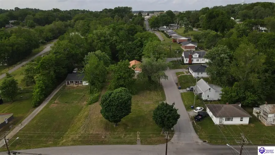 210 E Hodgenville Road, Greensburg, KY 42743 - #3