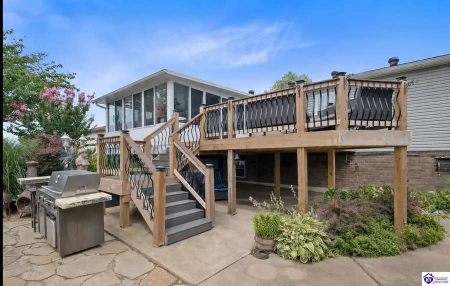 135 Meadowlake Drive, Radcliff, KY 40160 - #2