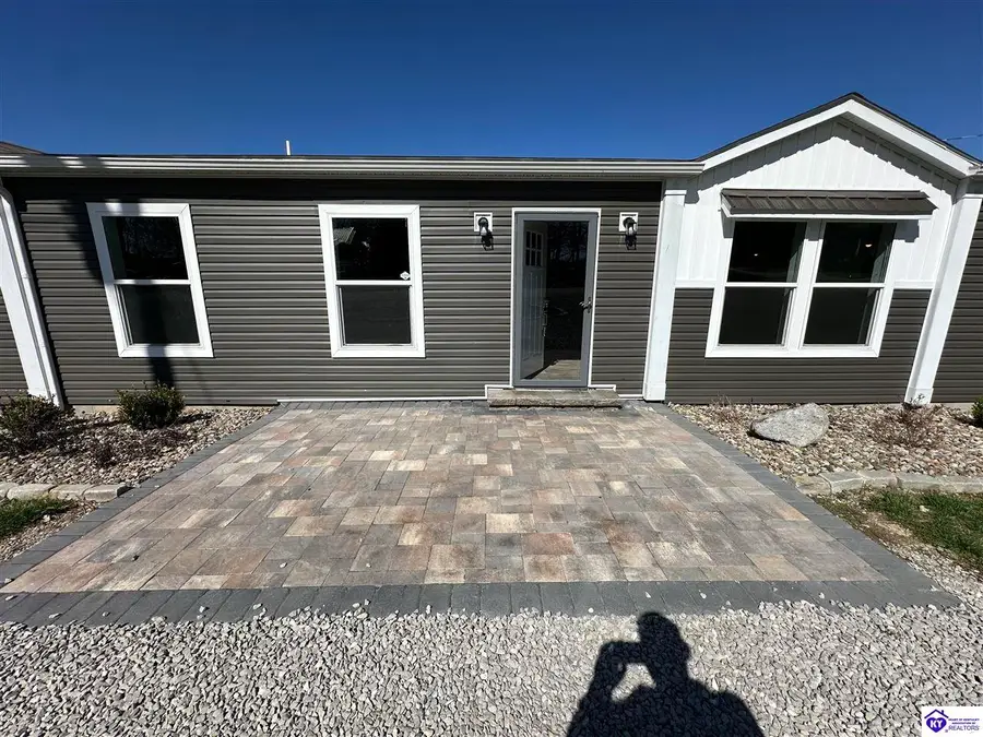 115 E Maple Street, Irvington, KY 40146 - #2