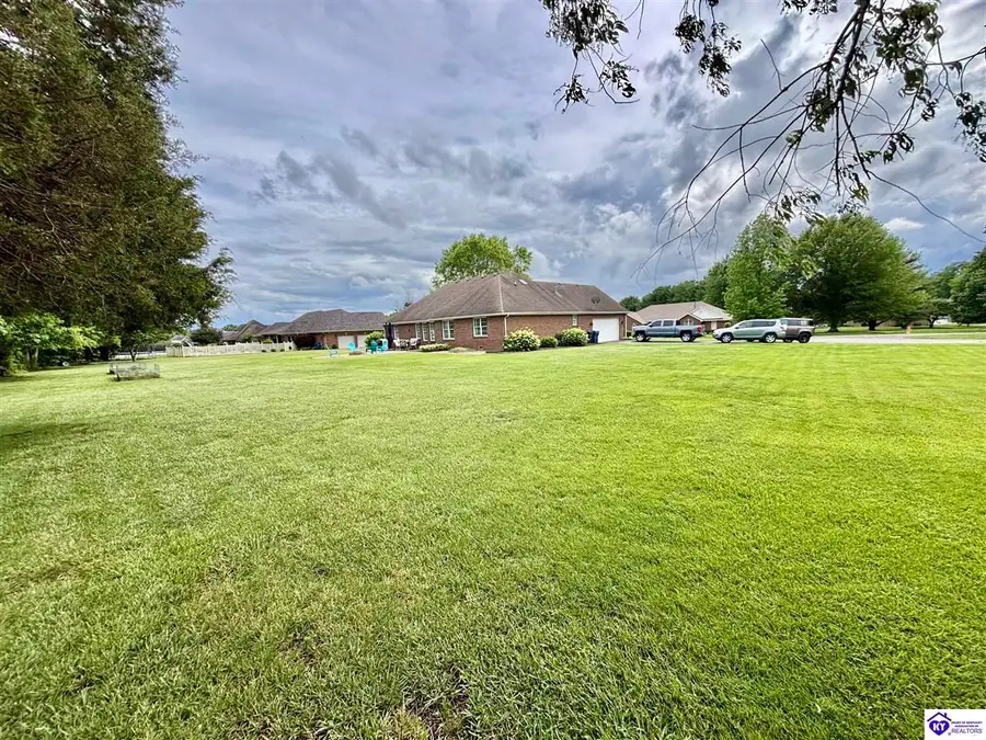 532 Cambridge Way, Campbellsville, KY 42718 - #2