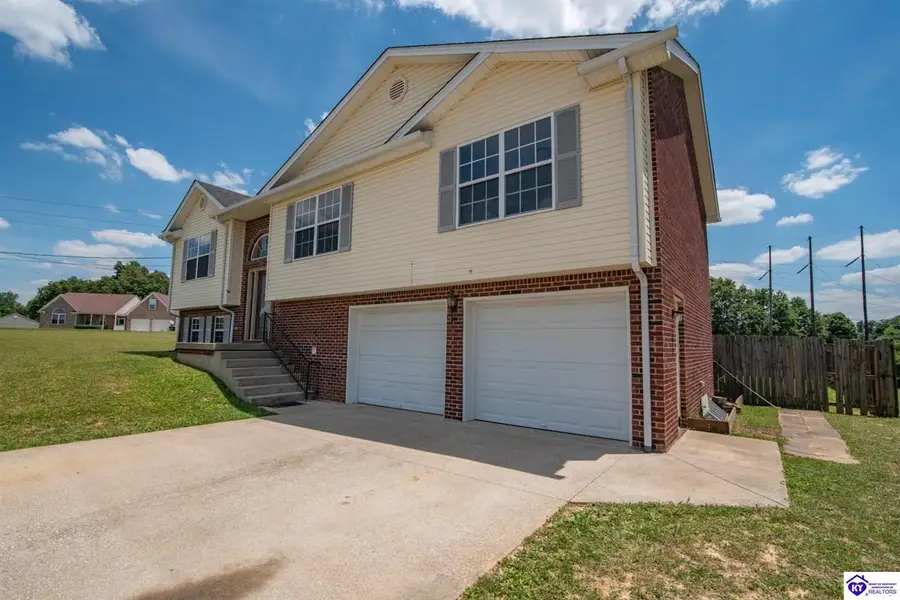 250 Meadowlake Drive, Radcliff, KY 40160 - #2