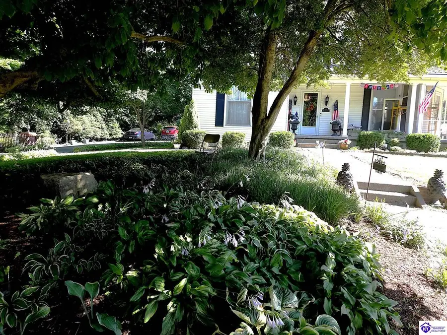 205 W Chestnut Street, Leitchfield, KY 42754 - #2