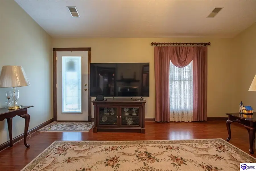 1075 Greensburg Road, Hodgenville, KY 42748 - #2