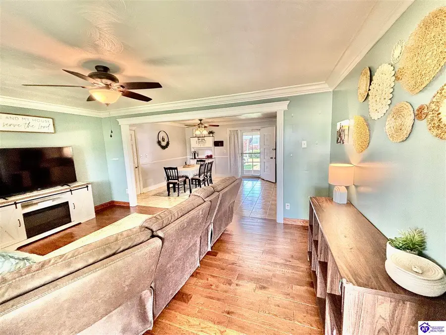 903 S Columbia Avenue, Campbellsville, KY 42718 - #2