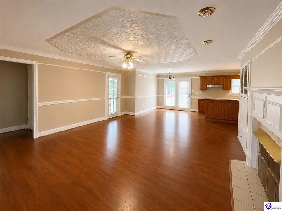 305 Warren Place Drive, Campbellsville, KY 42718 - #3