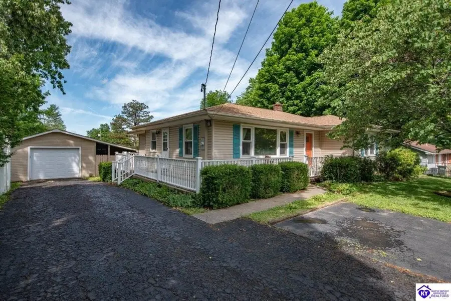 427 S Deepwood Drive, Radcliff, KY 40160 - #2