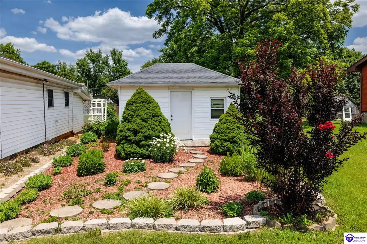 828 W Elm Road, Radcliff, KY 40160 - #1