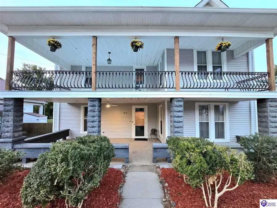 211 E Main Street, Hodgenville, KY 42748 - #2