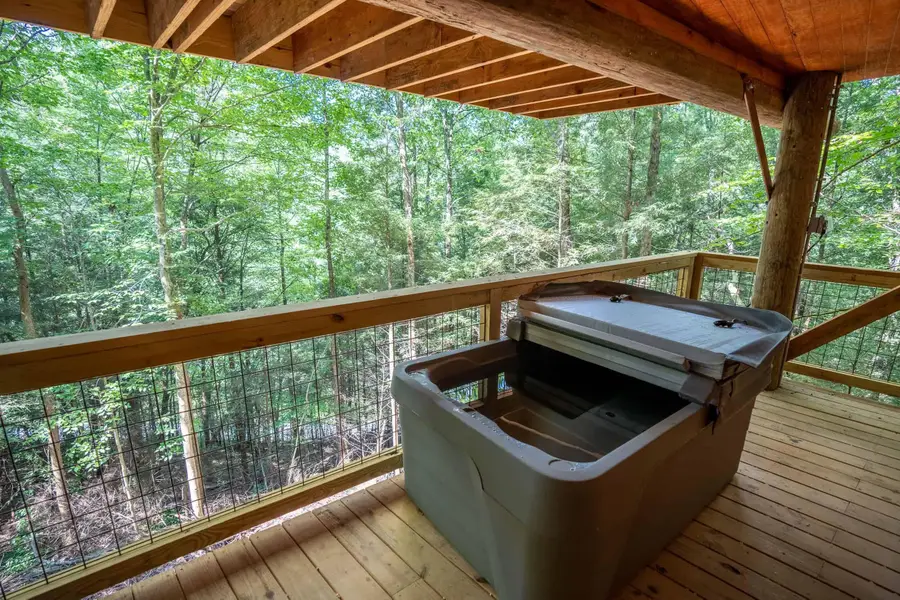 689 Cave Hollow Road, Campton, KY 41301 - Image #2