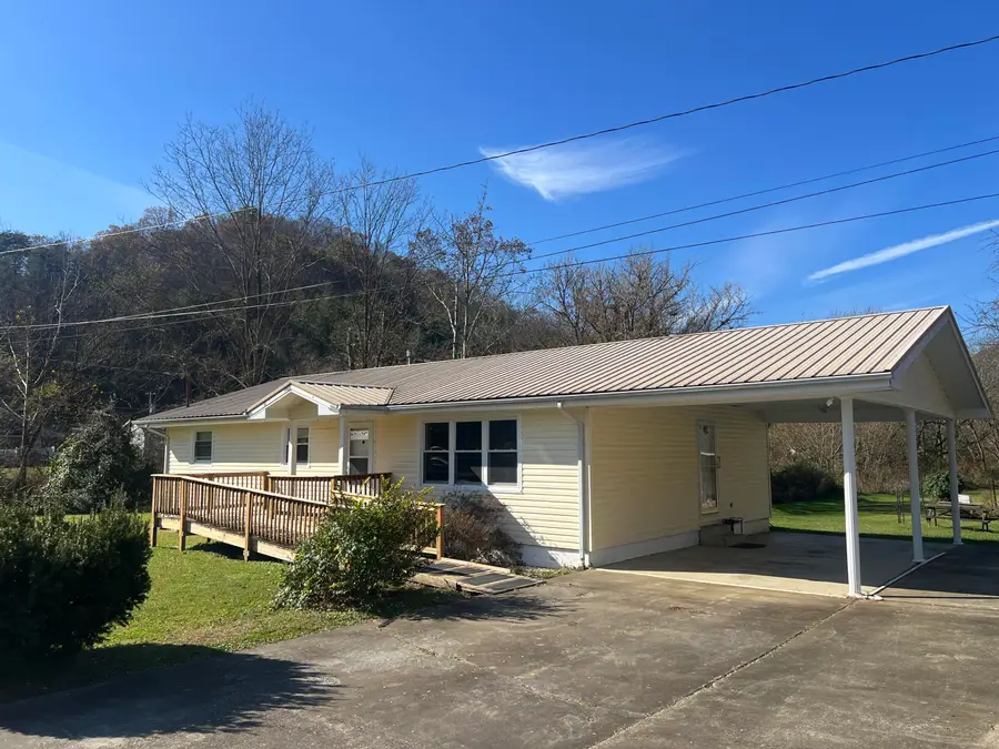 22 W Clark Drive, Prestonsburg, KY 41653 - Image #2