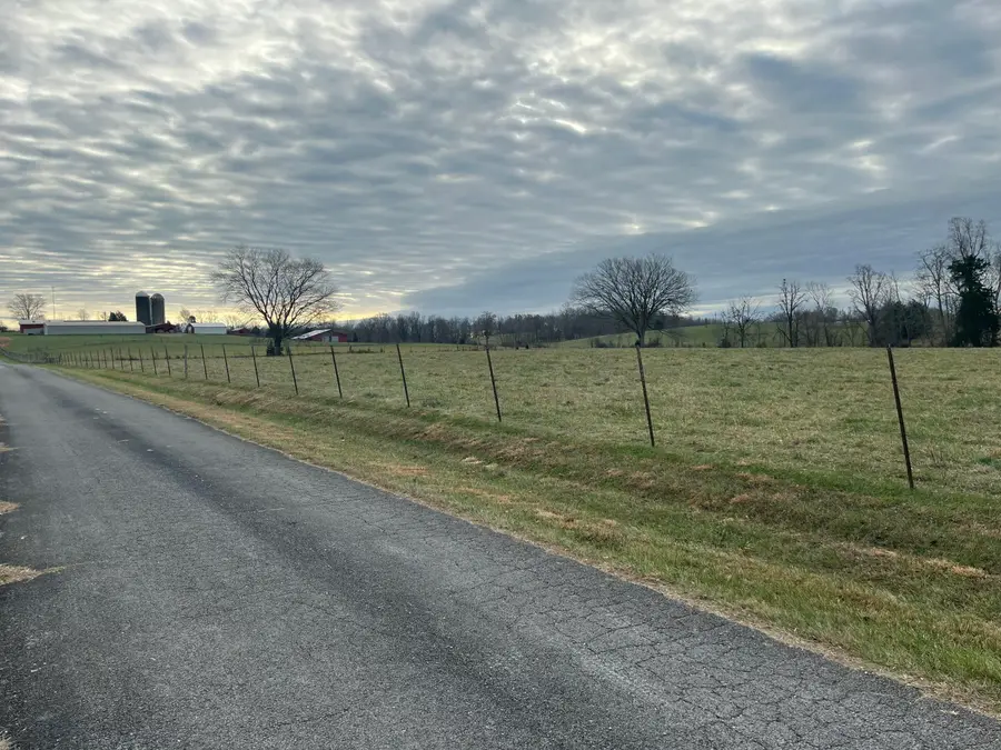 216 W Bernard Rd, Russell Springs, KY 42642 - Image #3