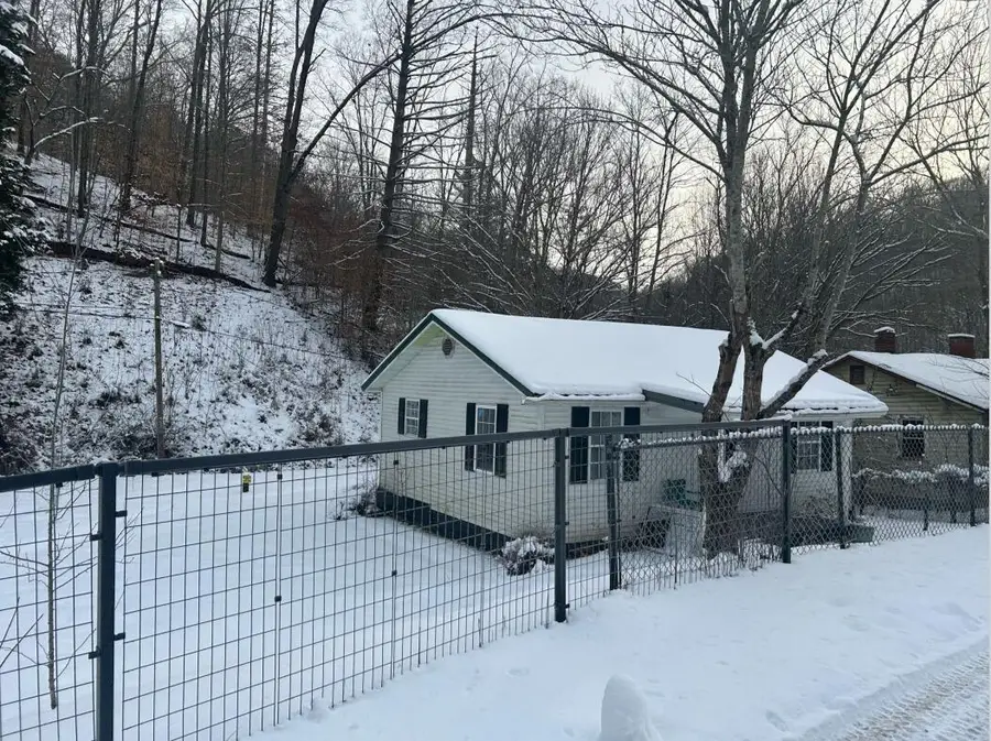 51 Akers Hollow Road, Van Lear, KY 41265 - Image #2