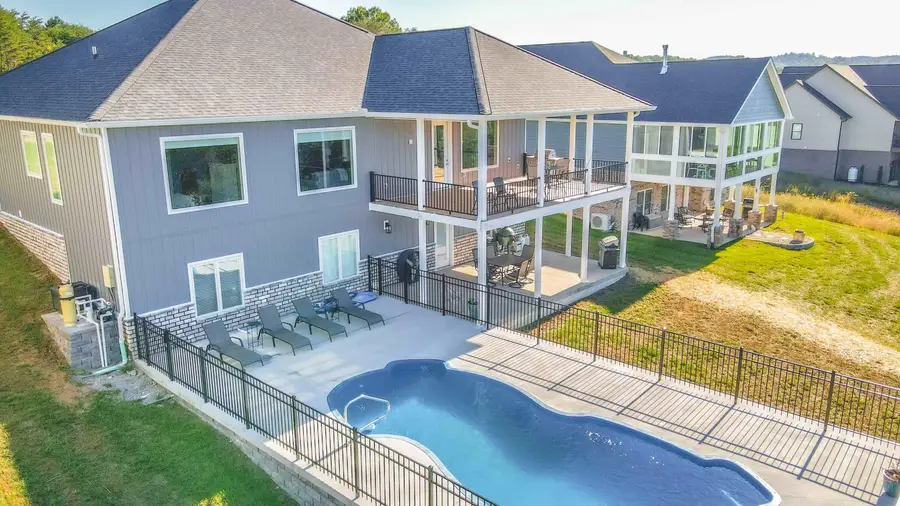 269 W Canterbury, Bronston, KY 42518 - #2