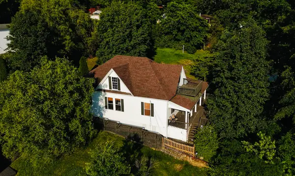 18 Madison Street, Beattyville, KY 41311