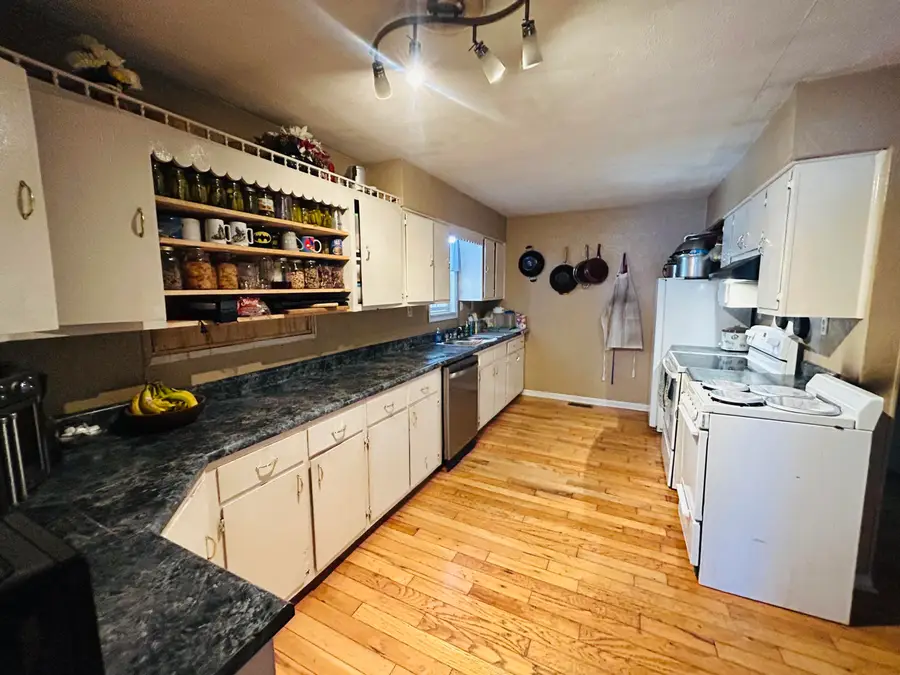 1831 Fishtrap Road, Manchester, KY 40962 - Image #3