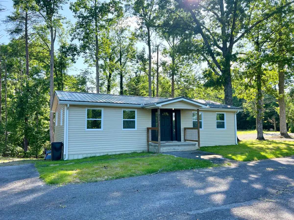 819 Scotts Chapel Road, Jamestown, KY 42629 - #1