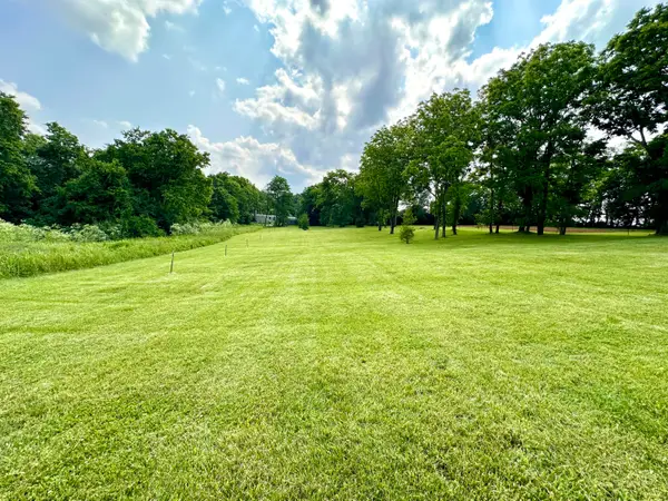 44 Magnolia Avenue, Millersburg, KY 40348