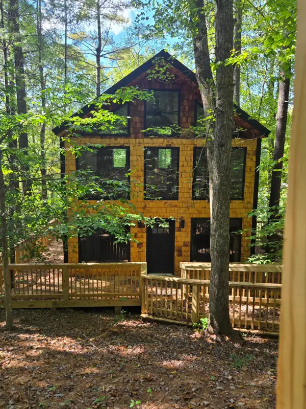 3 Pine Forest Park Rd, Campton, KY 41301