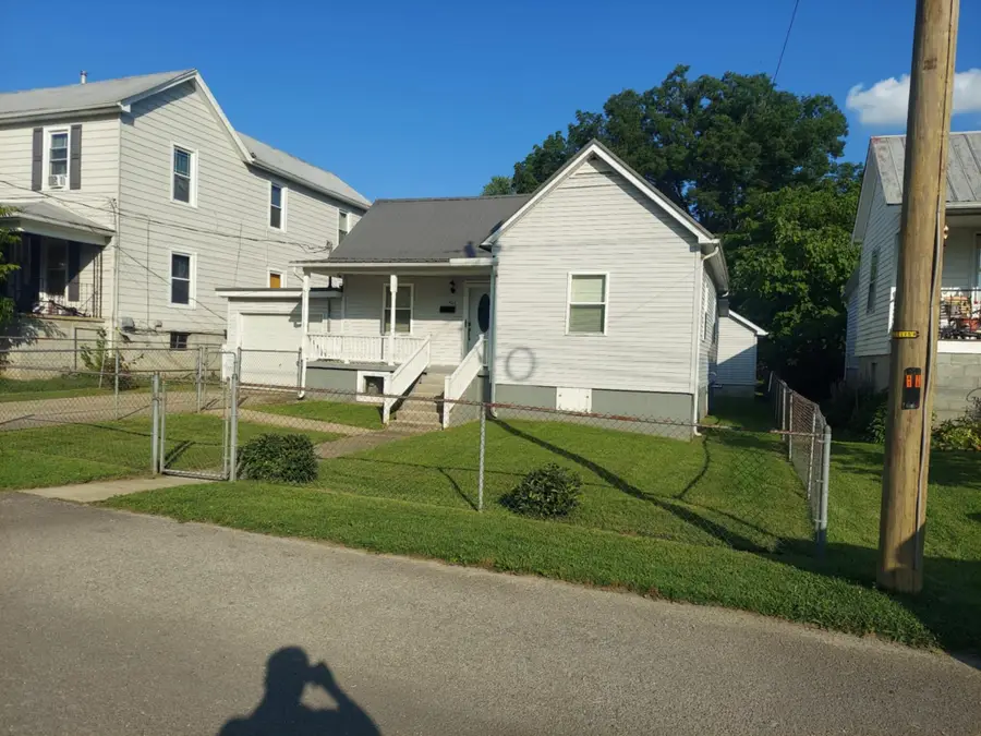 424 Edgewater Drive, Irvine, KY 40336 - Image #2