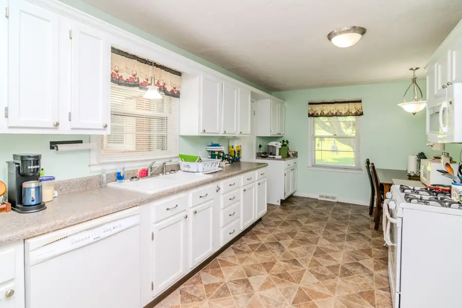 1541 E College Avenue, Stanton, KY 40380 - Image #2