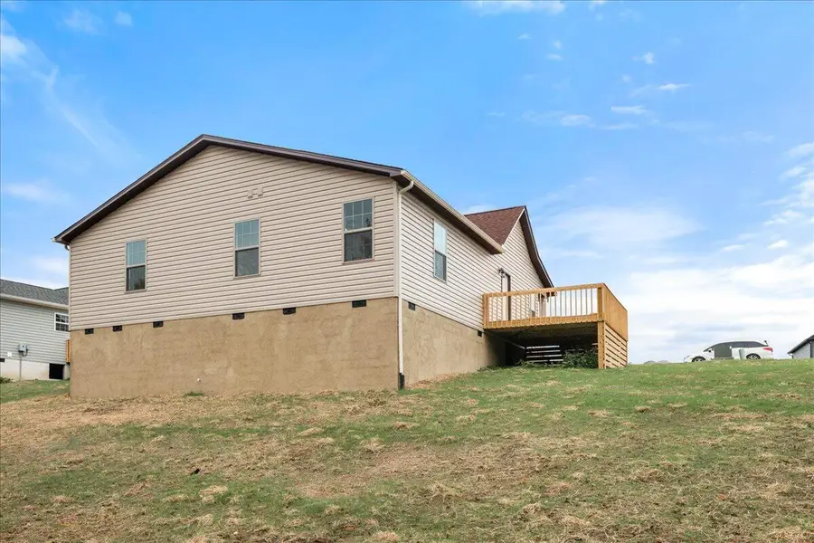 57 Queens Drive, East Bernstadt, KY 40729 - Image #3