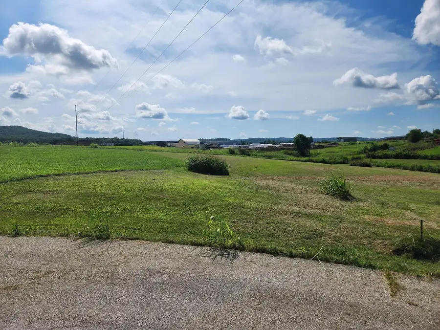 250 Aubrie Boulevard, Flemingsburg, KY 41041 - Image #2