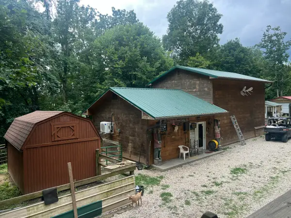 8472 Mckee Road, Irvine, KY 40336