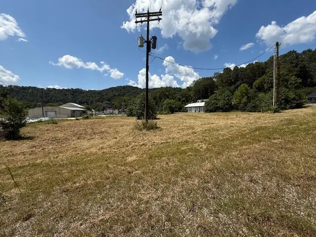 946 Hwy 52, Beattyville, KY 41311 - Image #3