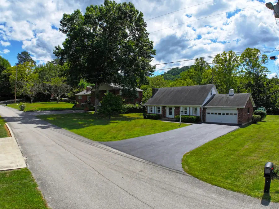 168 Geneva Avenue, Irvine, KY 40336 - Image #2