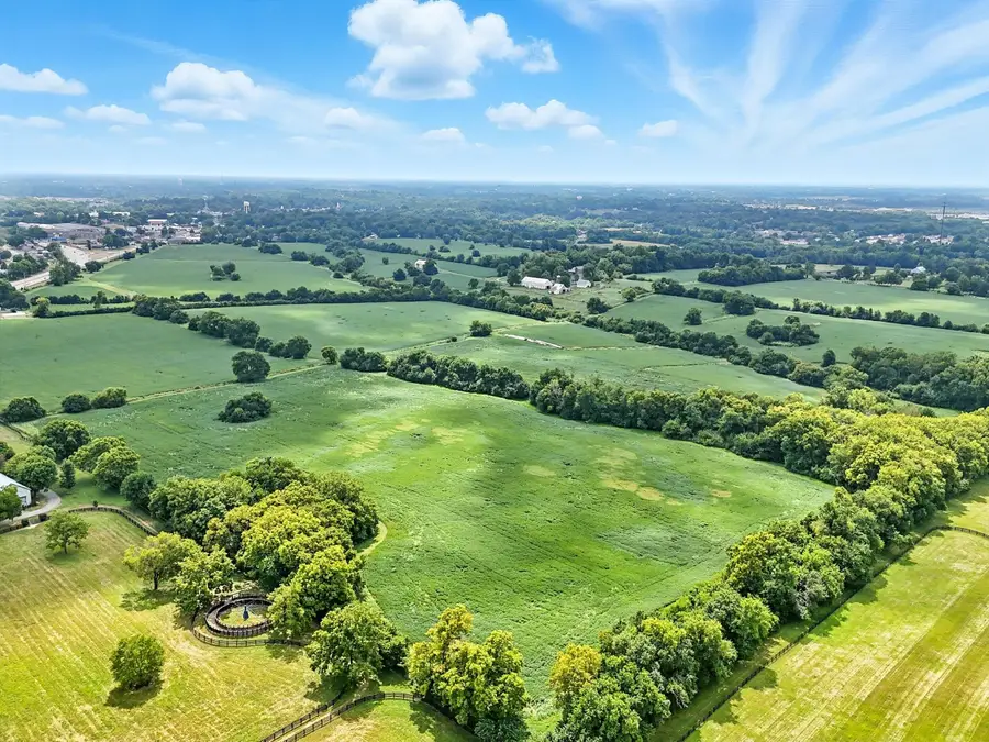 330 Mccracken Pike, Versailles, KY 40383 - Image #2