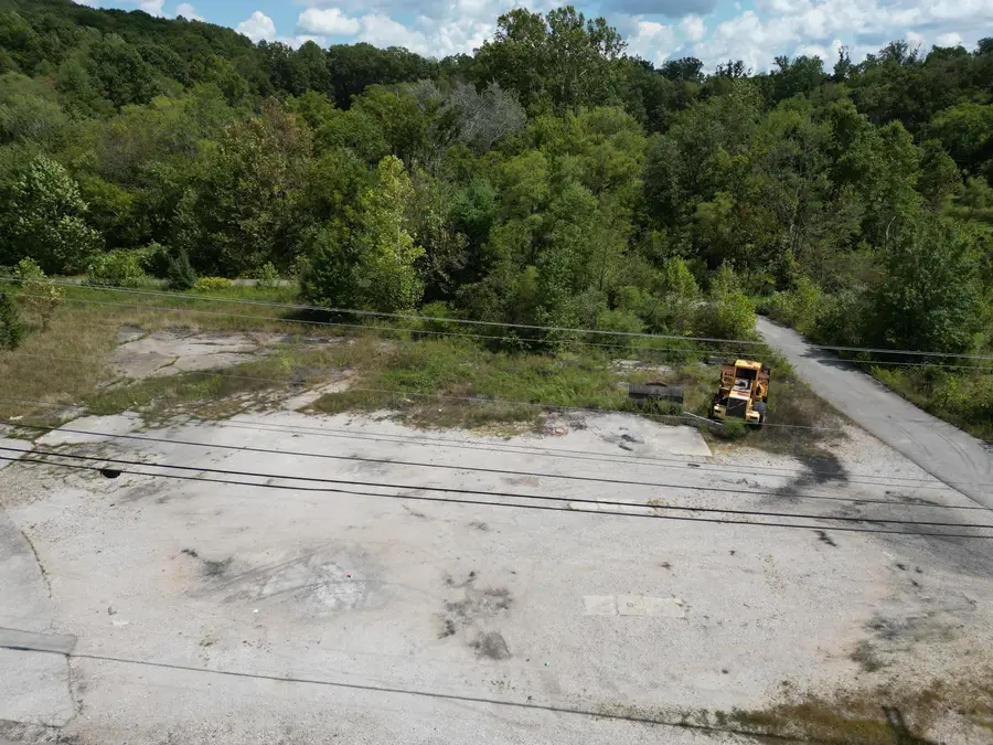 9911 Ky-490 Highway, East Bernstadt, KY 40729 - Image #3