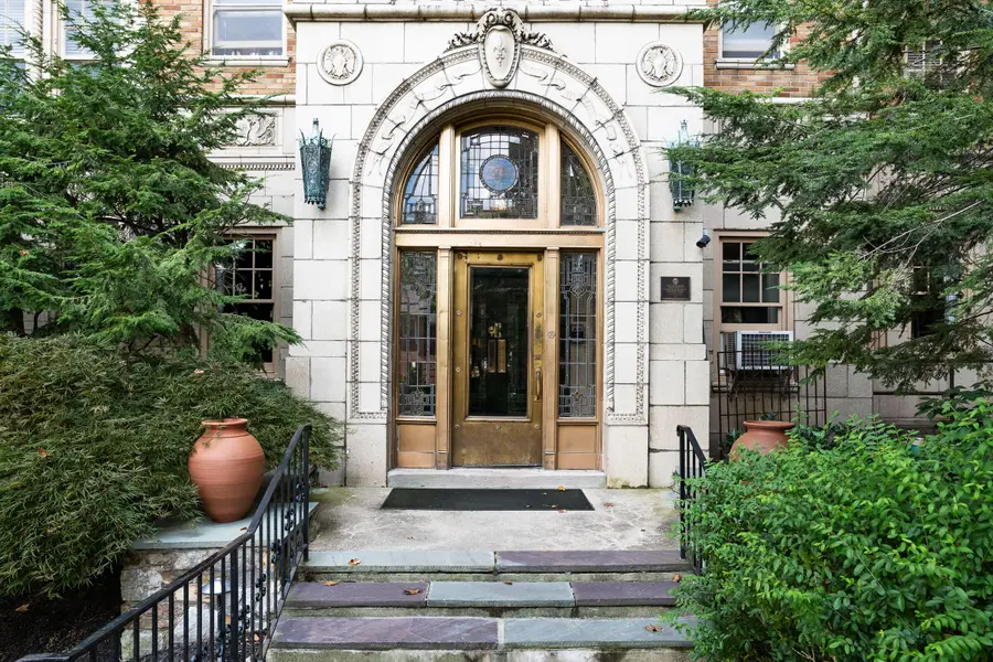 2140 Bonnycastle Avenue #10E, Louisville, KY 40205 - Image #2