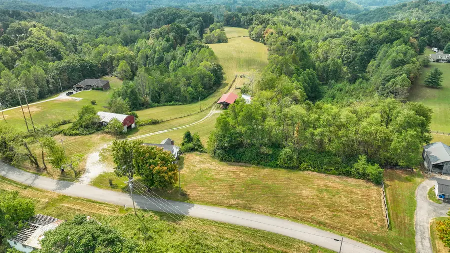 242 Lodge Hall Road, McKee, KY 40447 - Image #3