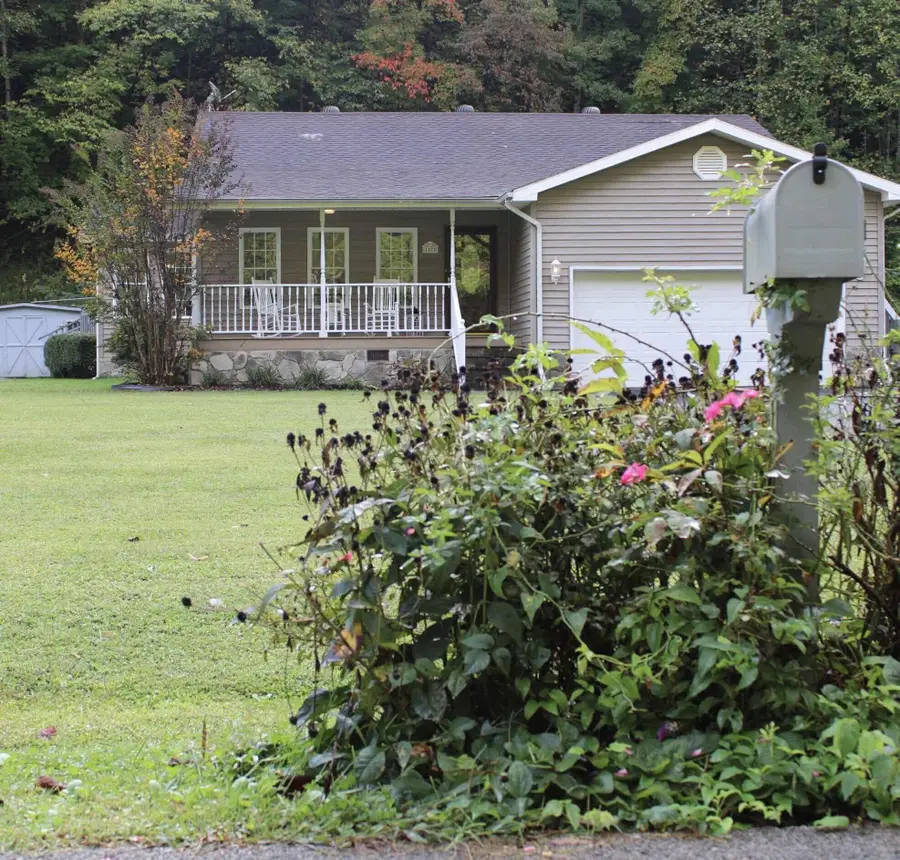 48 Amos Newsome Lane, Virgie, KY 41572 - Image #2