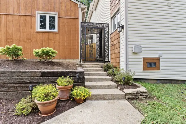 1077 Armstrong Mill Road, Lexington, KY 40517