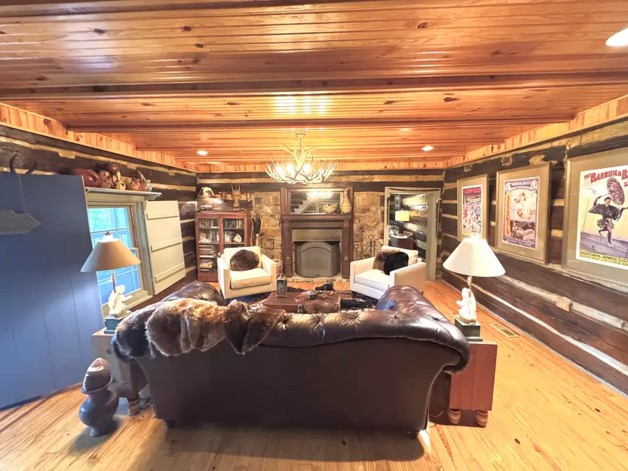 155 Rocky Point Road, East Bernstadt, KY 40729 - Image #3