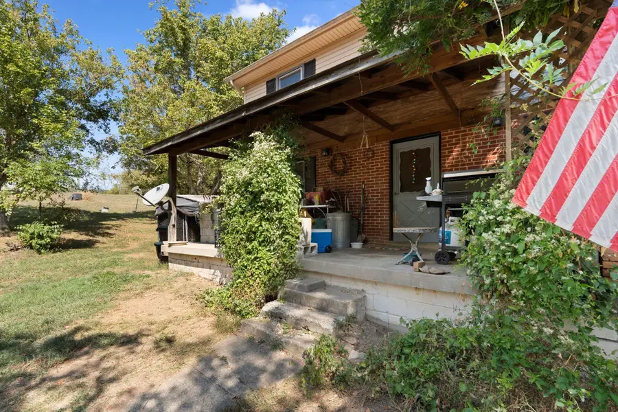 3890 Oregon Road, Versailles, KY 40383 - Image #2