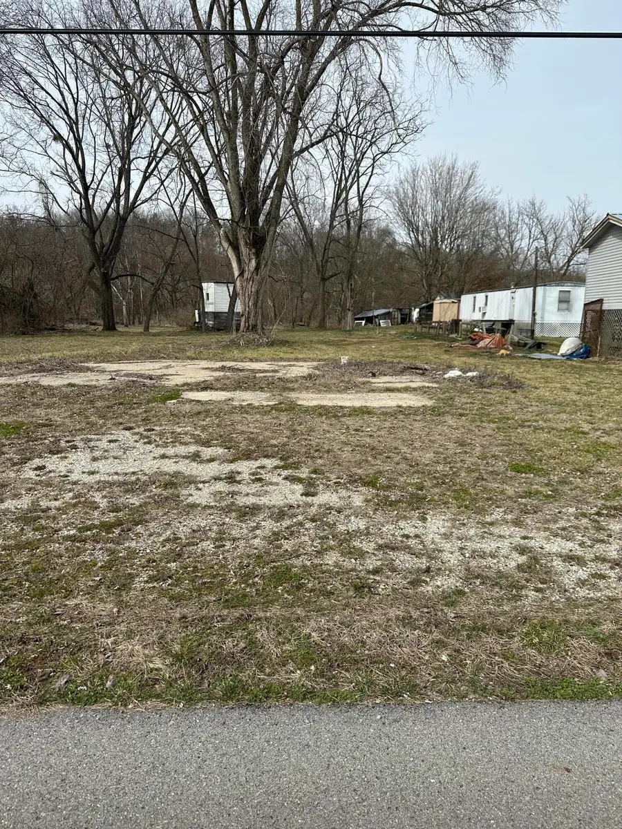 504 W Central Avenue, Bradfordsville, KY 40009 - #3