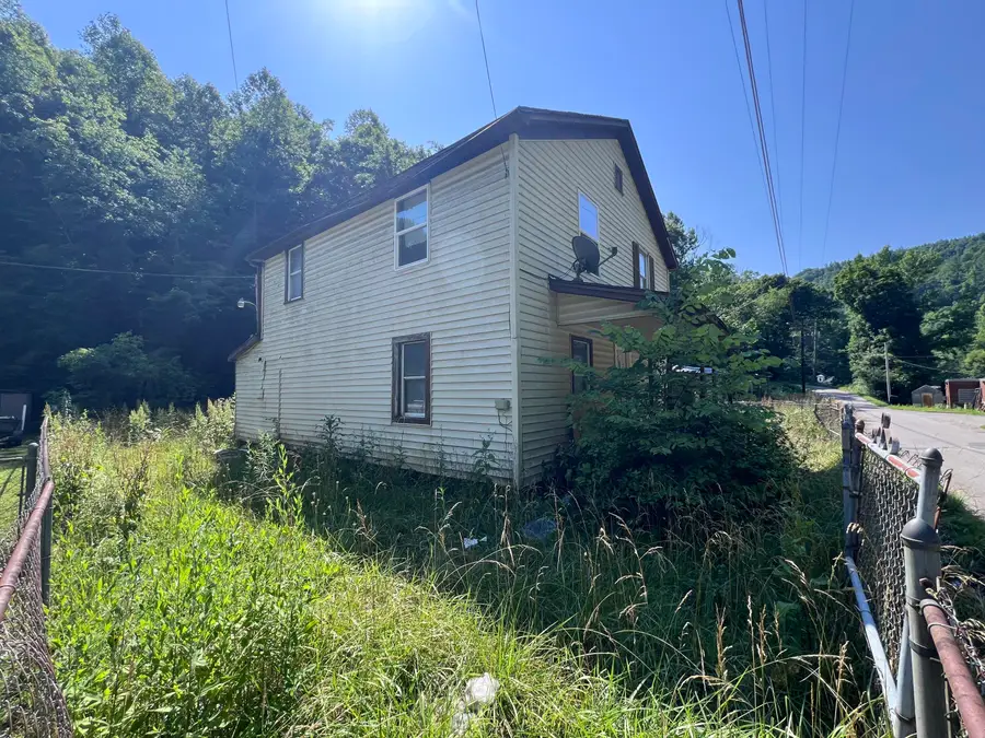 2102 Sheas Fork Road, McRoberts, KY 41835 - Image #2