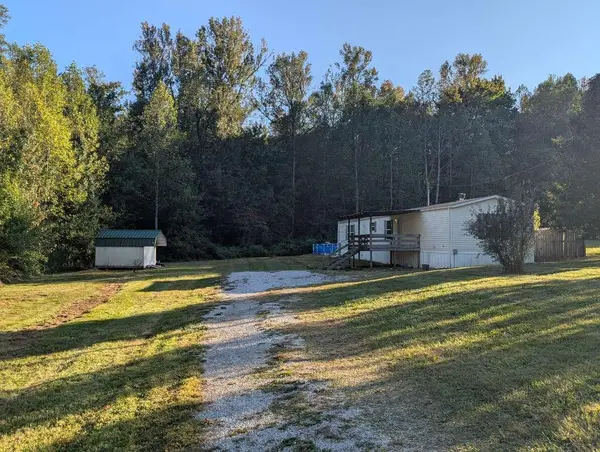 1221 Dean Hundley Road, East Bernstadt, KY 40729