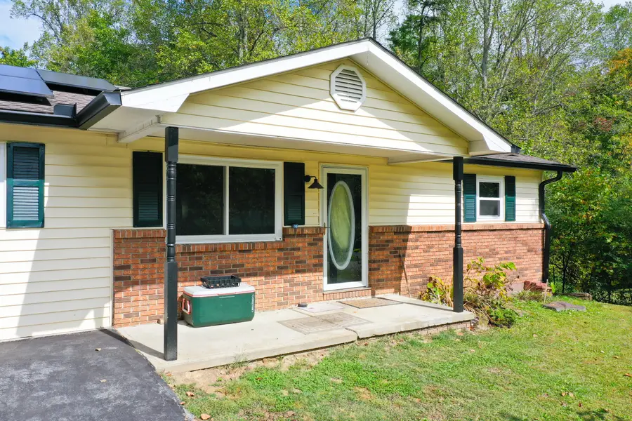 1479 E Williamsburg Street, Whitley City, KY 42653 - Image #2