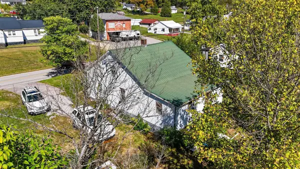 2027 Wisemantown, Irvine, KY 40336