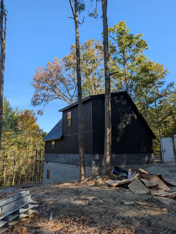 228 Cedarwood Drive, Zoe, KY 41397